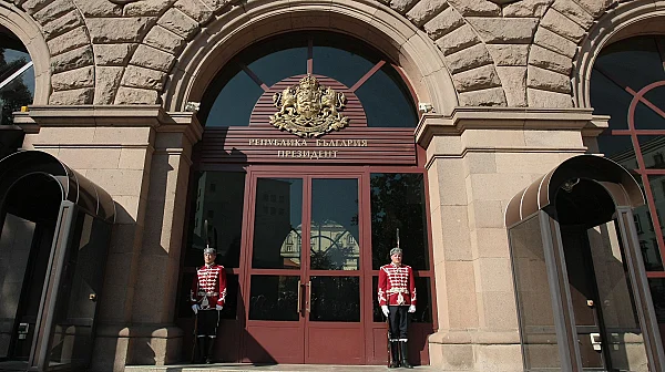 Процедурата продължава: Президентът връчва втория мандат на ПП-ДБ
