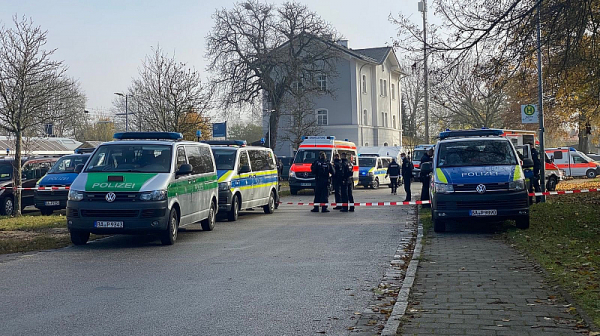Близо 100 учители и ученици пострадаха в германско училище след впръскване на сълзотворен газ