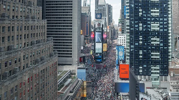 Американците се опълчиха на Тръмп: Демонстрации под надслов „Без крале“ във всички 50 щата