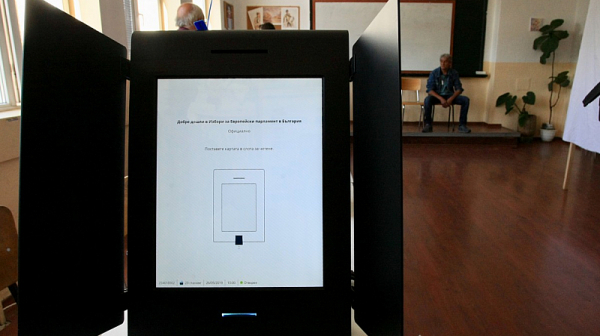 Росица Матева от ЦИК разясни как се гласува с машина