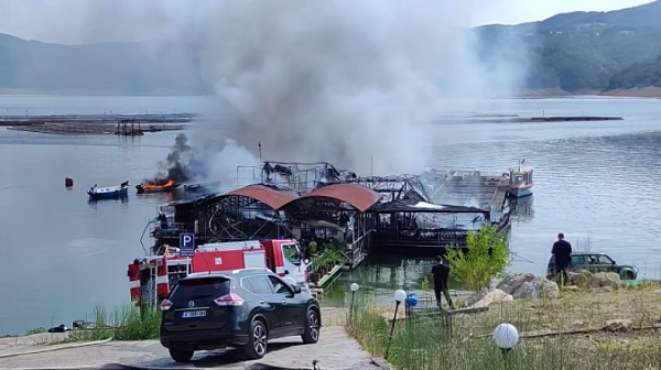 Пожар изпепели едно от най-известните заведения на язовир 