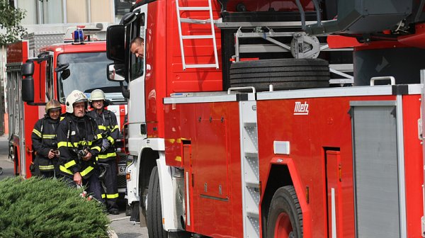 RO-Alert към жителите: Гори склад в Букурещ, използват роботи за гасене