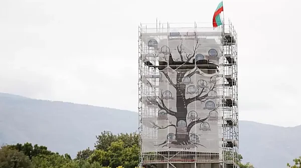 Махат скелето на паметника на Съветската армия