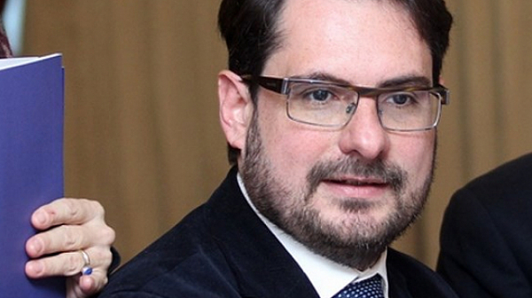 Даниел Смилов: Отстраняването на министри решава проблеми на повърхността