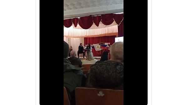 Руска актриса загина при ракетен удар, докато пее в зала по повод празника на руските ракетни войски /видео/