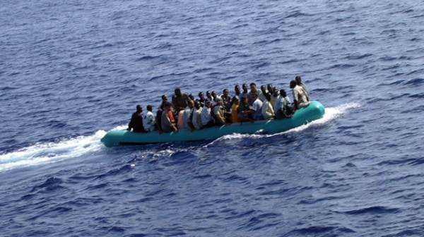 Лодка с мигранти се преобърна край Италия, има загинали
