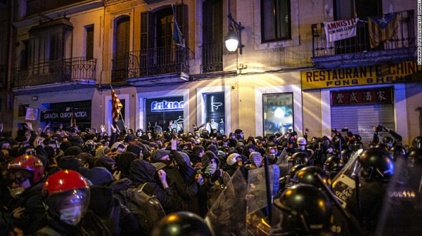 Шеста нощ на бунтове в подкрепа на испанския рапър Пабло Хасел