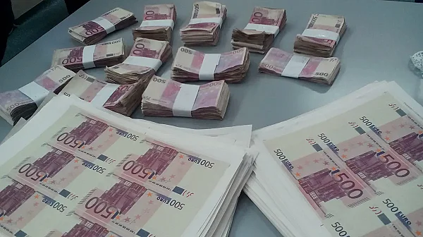 Арестуваха петима с над 500 хил. фалшиви евро