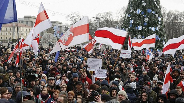 Намеци за обединяване на Беларус и Русия извади хиляди по улиците на Минск