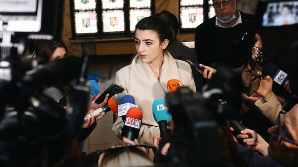 Лена Бориславова категорична: Не сме съгласували с никое посолство предложения за нито една от службите