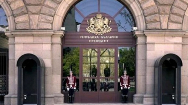 Президентът Йотова започва разговорите за служебен премиер