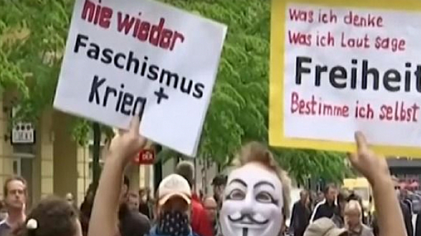 Задържани стотина при протест в Берлин срещу ограниченията