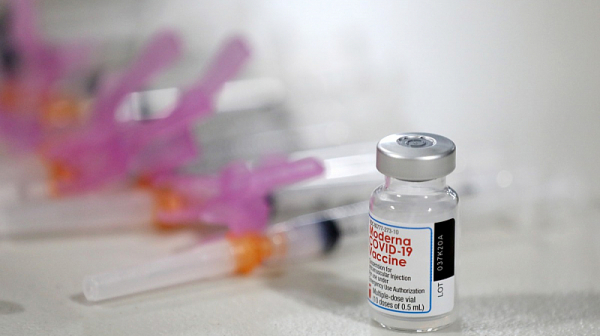 Moderna поиска ваксината й срещу COVID-19 да се прилага и на юноши