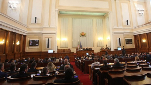 БСП започва консултации за вот на недоверие срещу кабинета Борисов