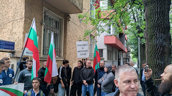 Протест пред Културно-информационния център на РСМ заради побоя над Бекир Кадриески