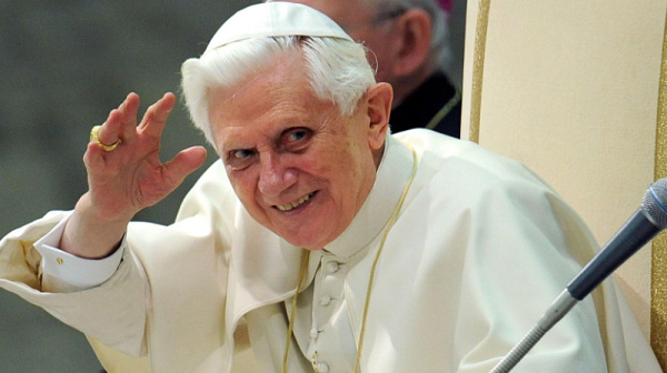 Папа Франциск почете паметта на покойния Бенедикт XVI, който почина миналата година на днешния ден