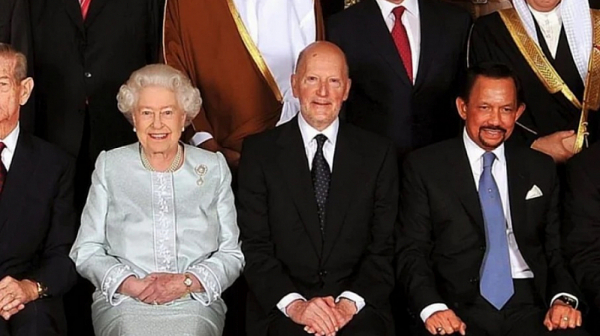 Какви са роднинските връзки между кралица Елизабет II и Симеон Сакскобургготски?