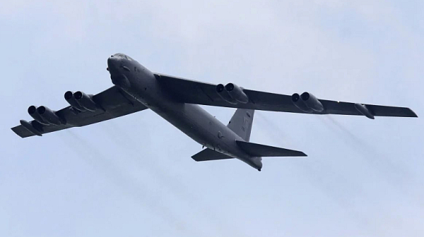 Американски бомбардировач се разбива на леда в Гренландия на тайна мисия