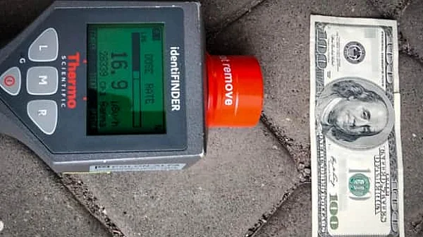 На украинка е отказано влизане в Полша заради радиоактивна банкнота от 100 долара