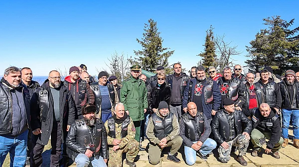 Митрофанова с „Нощните вълци“ на Шипка. Атакува ни, не честити Баба Марта