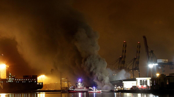 Пожар на пристанище в Лос Анджелис