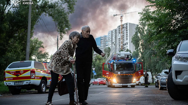 Една от най-мащабните въздушни атаки – умишлено цинична. Кадри от Киев след нощния терор