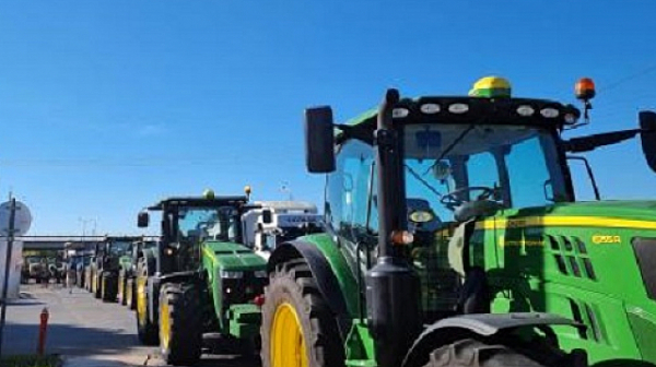 Земеделски производители блокират главния път Плевен - Русе