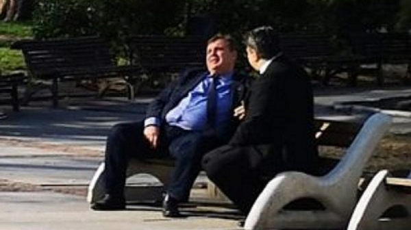 Преписка в СДВР заради разговора на Каракачанов на припек в парка. А глоба?