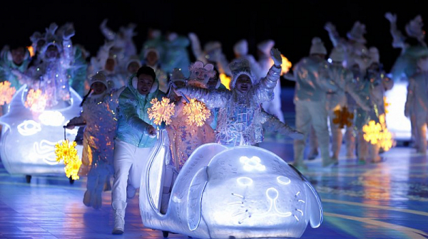 Бляскаво шоу сложи край на Зимните олимпийски игри в Пекин