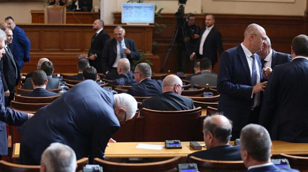 Парламентът реши студеният резерв да идва само от държавната ТЕЦ ”Марица-изток 2”
