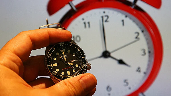 Местим часовниците с час напред. Как влияе на здравето ни?