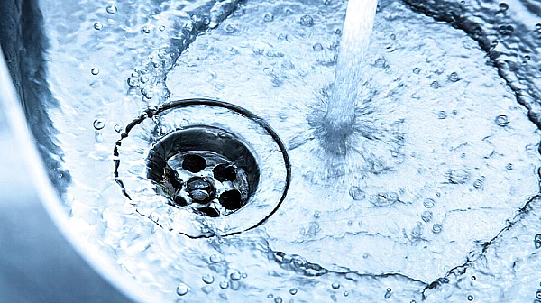 Честита Баба Марта: Водата поскъпва ударно, КЕВР ни „сурвака“ със задна дата