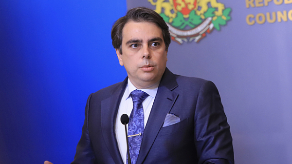 Асен Василев: Няма начин да намалим данъците и да балансираме бюджета