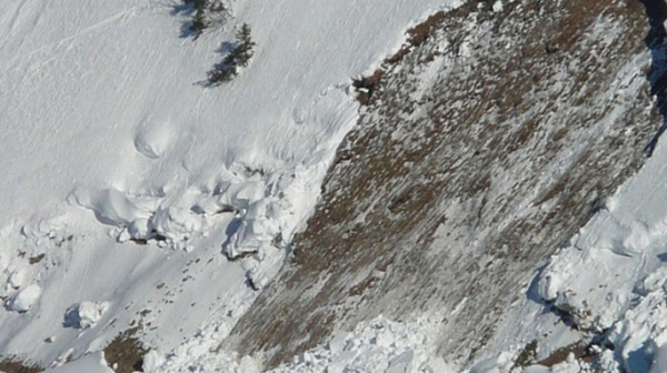 Откриха телата на четирима алпинисти, затрупани от лавина