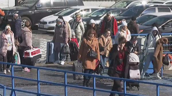 Над 21 хил. млади украинци са напуснали страната, за да избегнат фронта. Само за месец