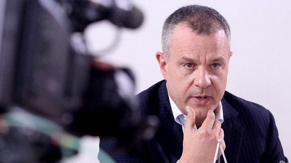 Кошлуков отговори на Минеков: Не праща писмо, а ходи да говори по медии