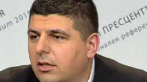 Мирчев: Вероятно веригата държавни бензиностанции е в полза на Пеевски