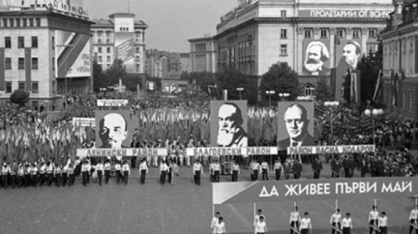 Червената манифестация: Пропагандният образ на 1 май