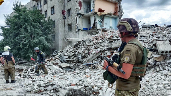 31 вече са жертвите на руския удар, засегнал жилищна сграда в украинския град Часов Яр