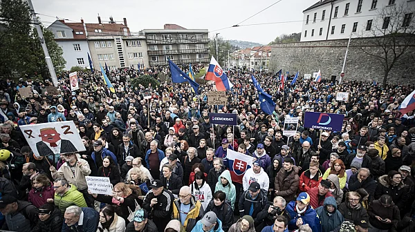 Протести в Словакия против изборни промени – Фицо иска да забрани вота от чужбина