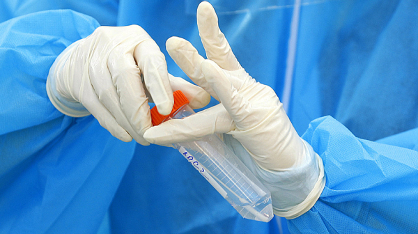 296 са новорегистрираните случаи на коронавирус у нас, един човек е починал
