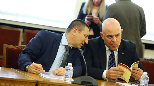 Сарафов VS. Гешев: ВСС ще гледа сигнала срещу главния прокурор на извънредно заседание