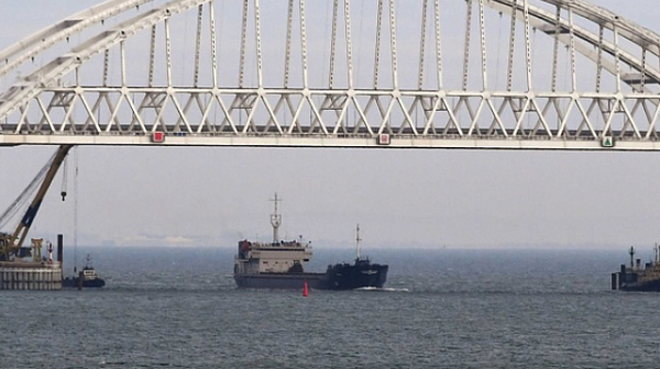 Русия връща задържаните в Керченския пролив украински кораби