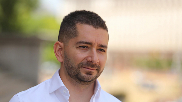Политологът Слави Василев: Борисов научи хората да протестират