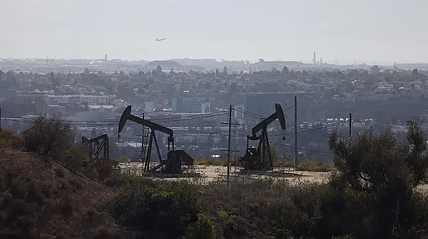 МАЕ обмисля най-голямото освобождаване на стратегически петролни резерви в историята