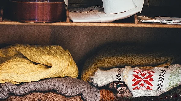 Минимализъм срещу Колекционерство: Защо трупаме вещи?