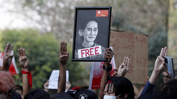 Хунтата в Мианмар екзекутира четирима борци за демокрацията