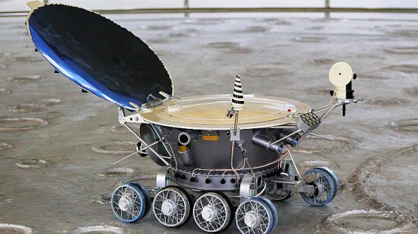 На 10 ноември 1970 г. тръгва първият луноход