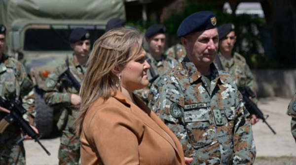 На фона на напрежение по оста София-Скопие: Военният министър на РСМ идва у нас