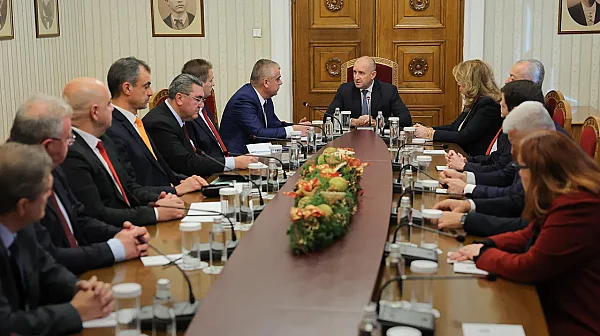 Радев избра АПС за третия мандат, връчва го утре